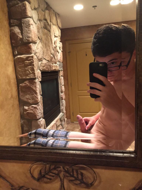 Nerd-Teen-Cock-Selfies